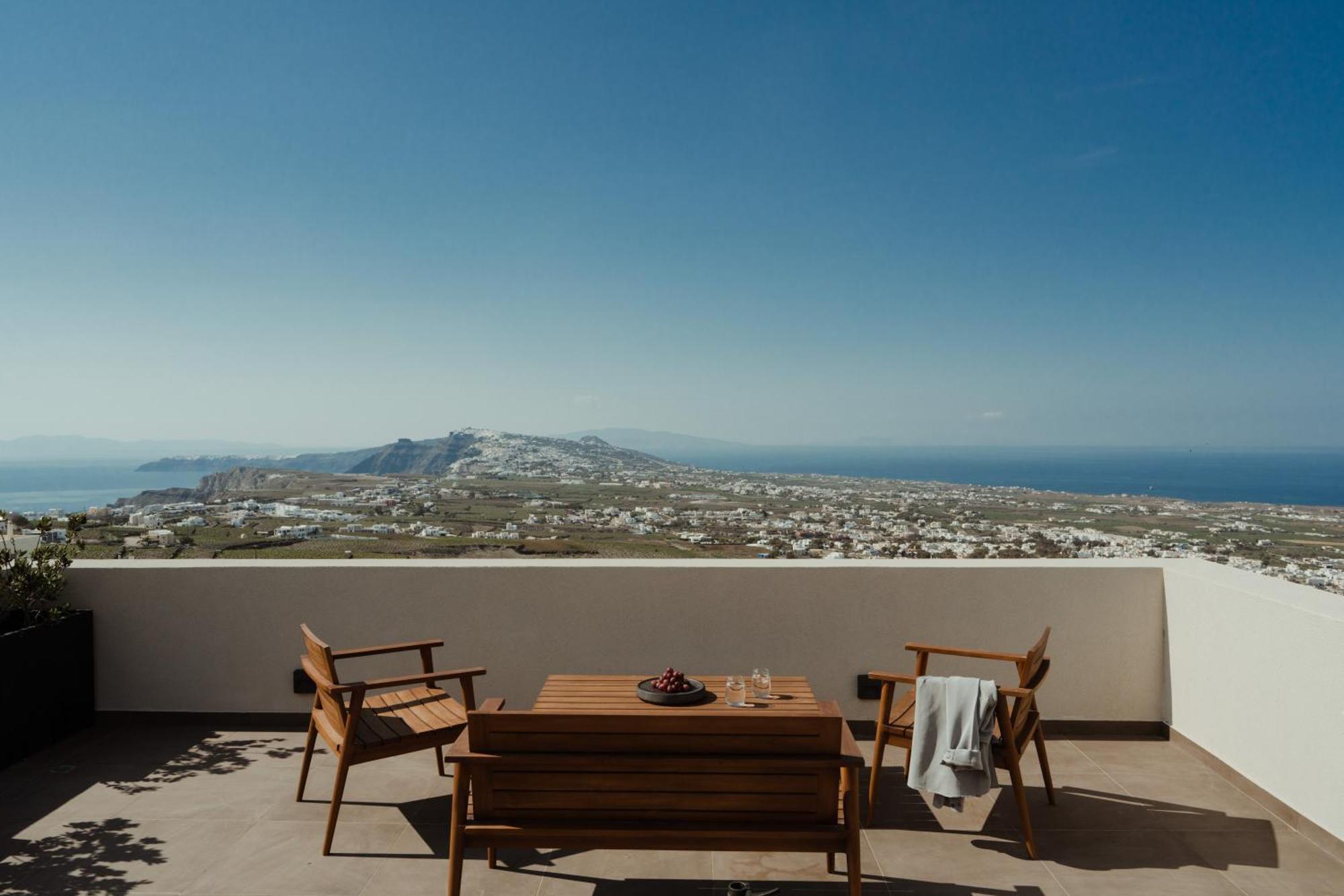 Apikia Santorini 3*