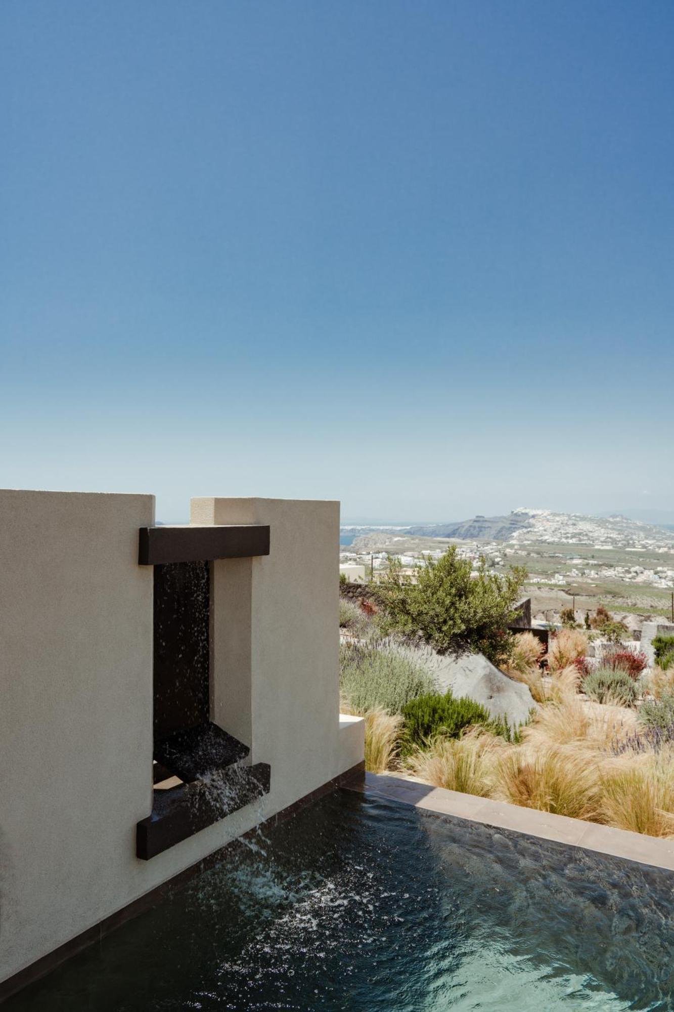 Hotel Apikia Santorini 3*