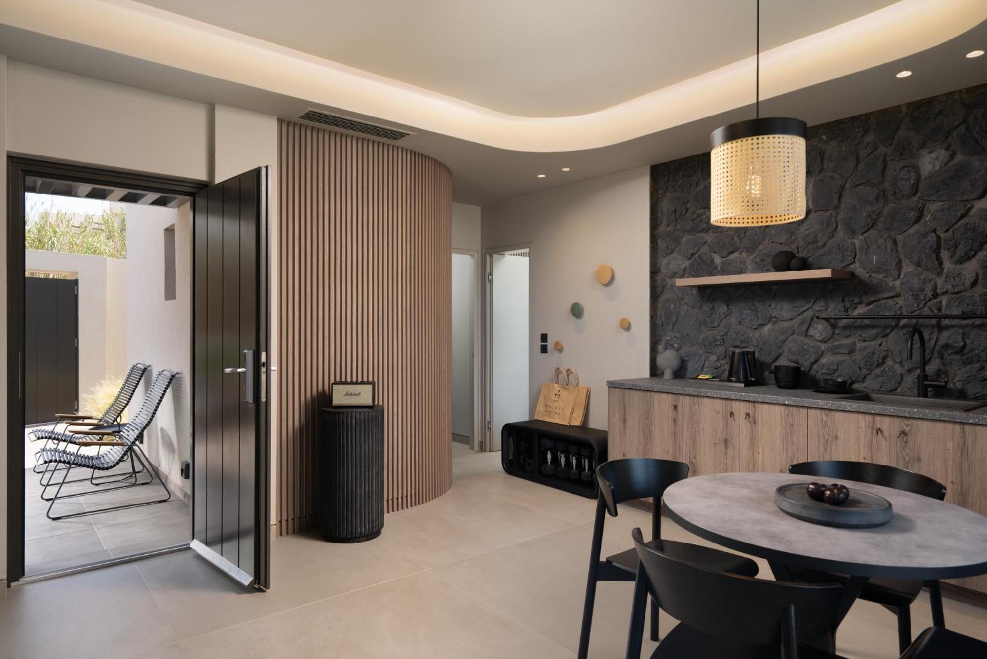 Apikia Santorini 3*