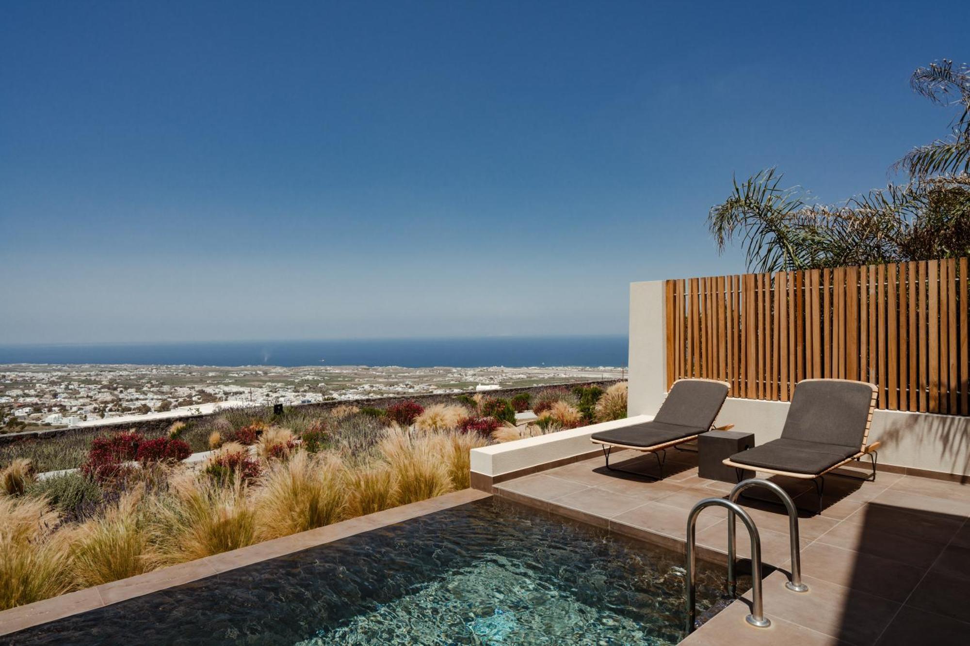Apikia Santorini 3*