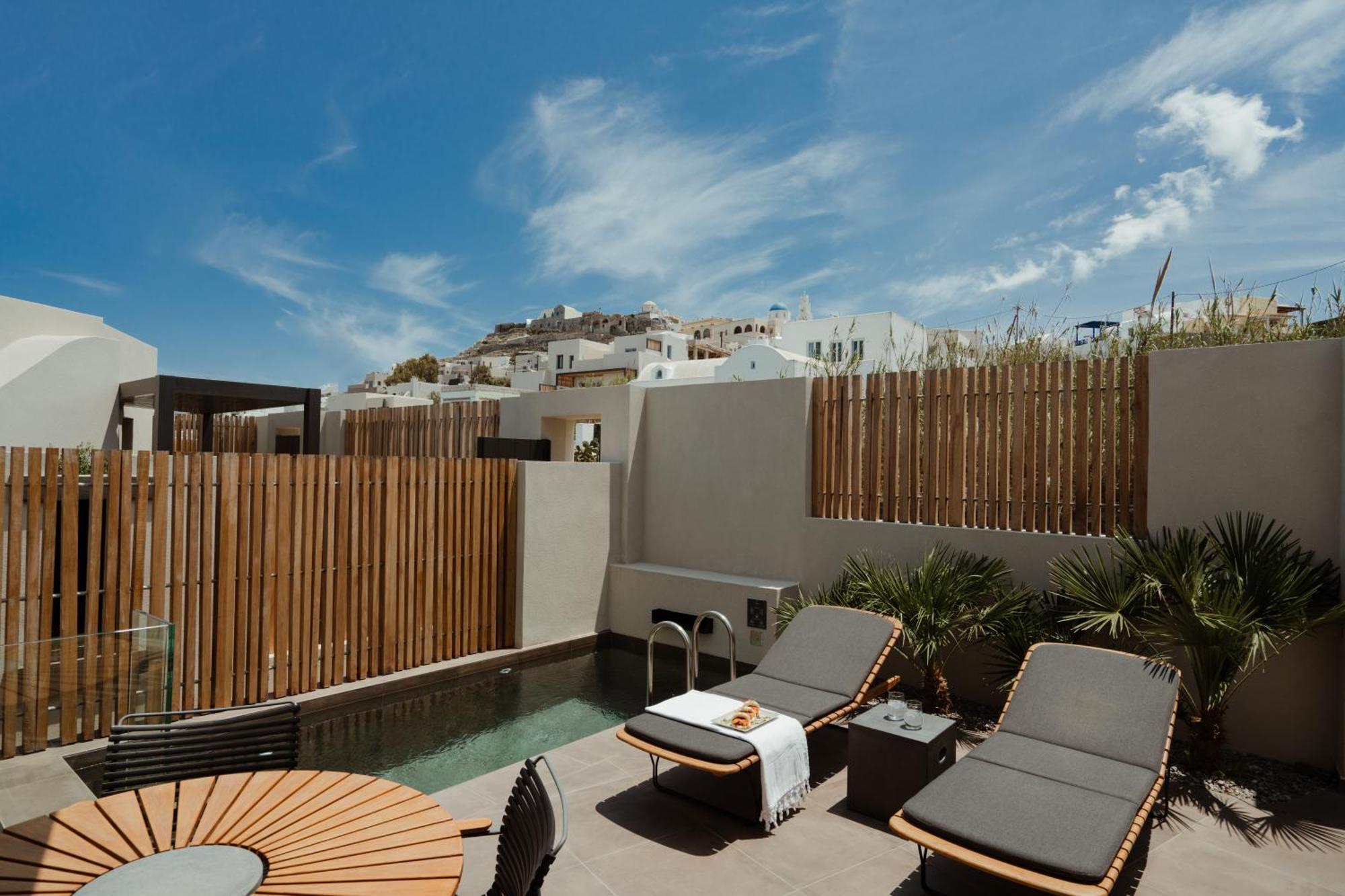 Hotel Apikia Santorini 3*
