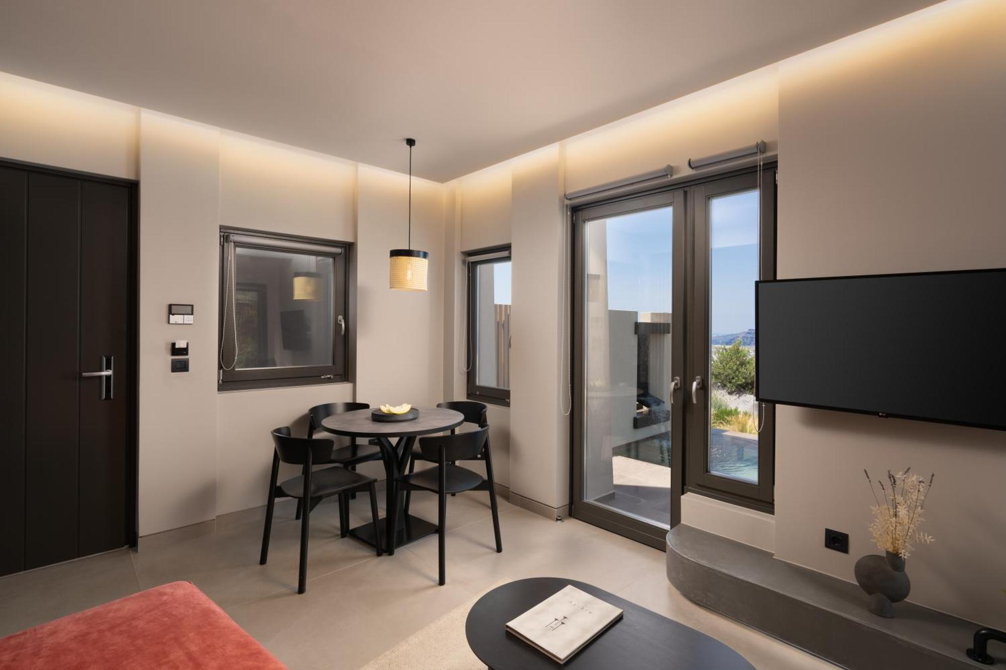 Apikia Santorini Hotel 3*