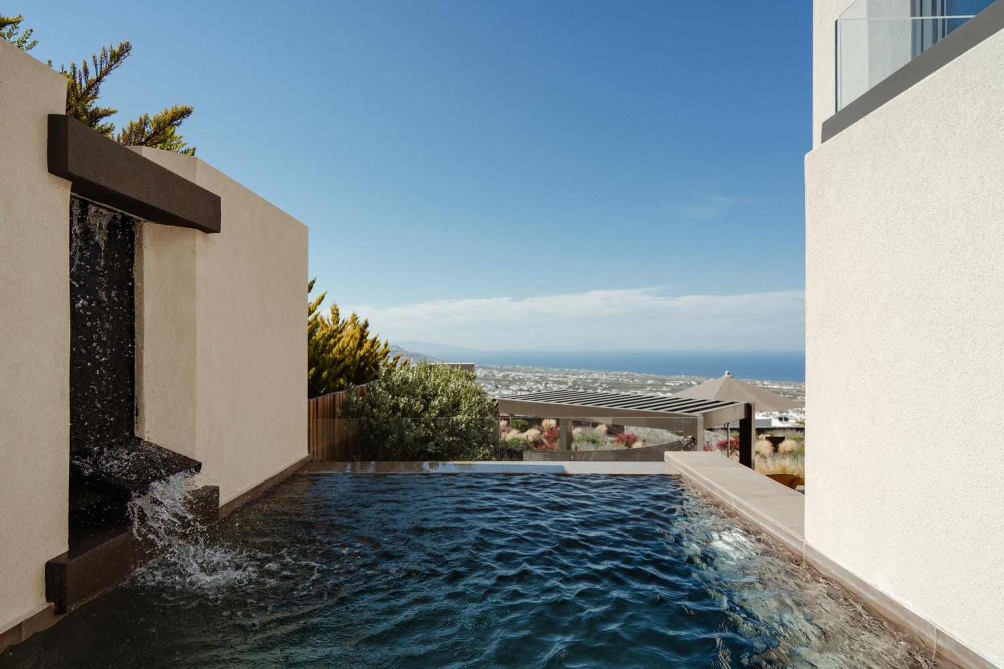 Apikia Santorini 3*