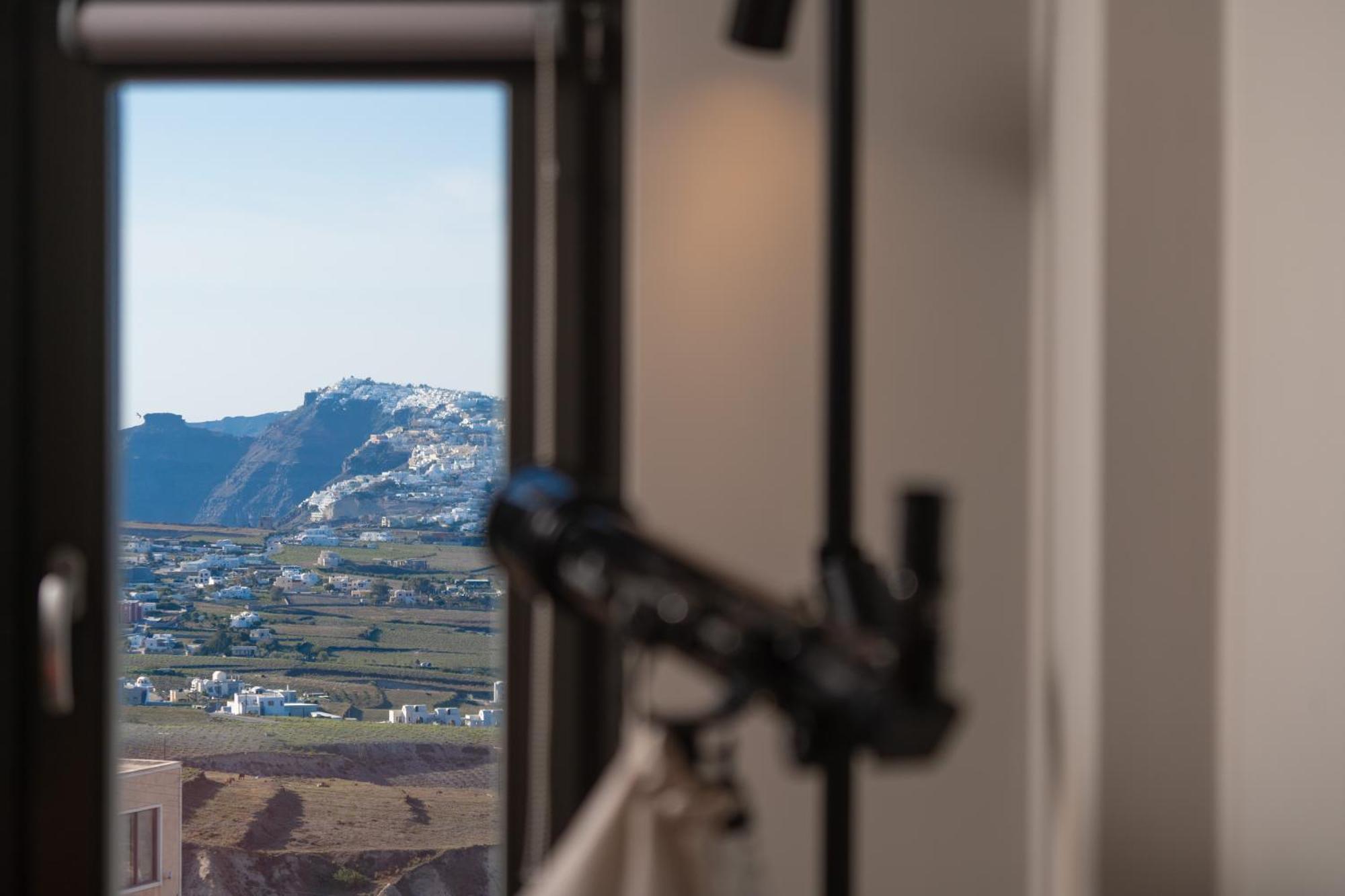 Hotel Apikia Santorini 3*