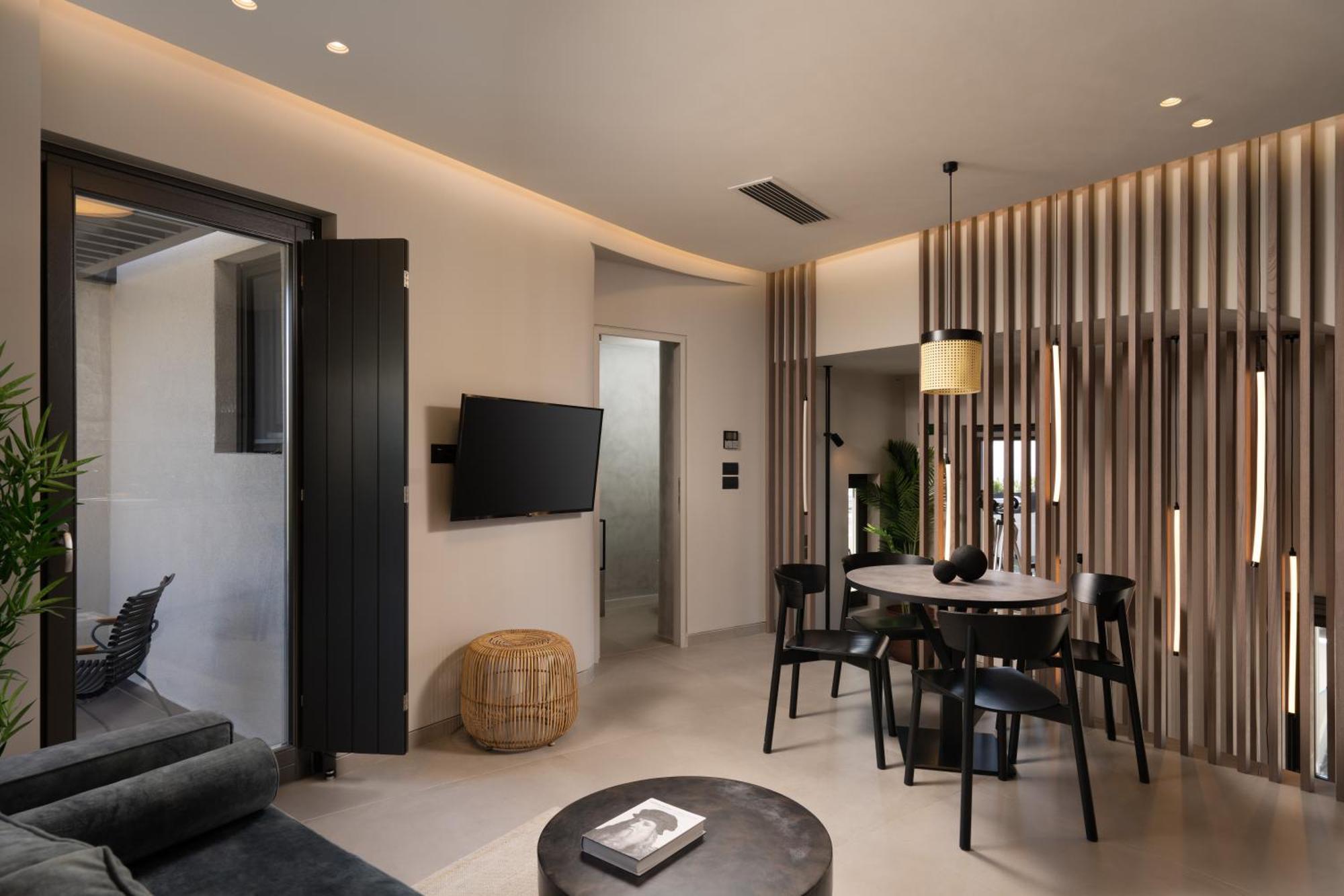Apikia Santorini 3*